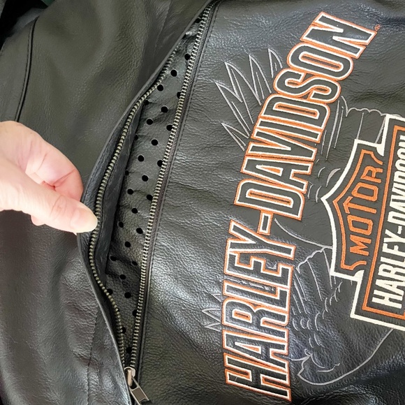 Harley-Davidson 2008 Black Leather Biker Jacket w/Air Vents, Ties for Snug Fit - Picture 14 of 17